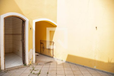 Casa à venda com 305m², 4 quartos e 3 vagas Casa à venda com 305m², 4 quartos e 3 vagasQuintal