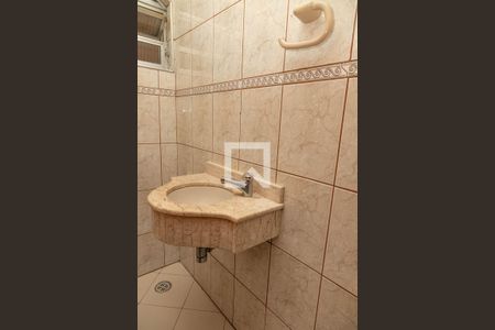 Casa à venda com 305m², 4 quartos e 3 vagas Casa à venda com 305m², 4 quartos e 3 vagasLavabo