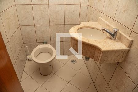 Casa à venda com 305m², 4 quartos e 3 vagas Casa à venda com 305m², 4 quartos e 3 vagasLavabo
