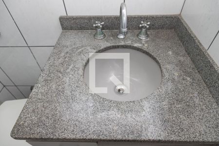 Casa à venda com 305m², 4 quartos e 3 vagas Casa à venda com 305m², 4 quartos e 3 vagasBanheiro da suíte