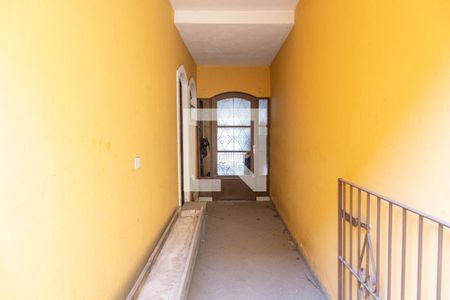 Casa à venda com 305m², 4 quartos e 3 vagas Casa à venda com 305m², 4 quartos e 3 vagasCorredor