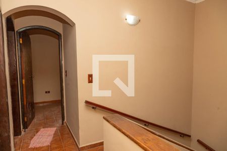 Casa à venda com 305m², 4 quartos e 3 vagas Casa à venda com 305m², 4 quartos e 3 vagasHall da escada