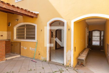 Casa à venda com 305m², 4 quartos e 3 vagas Casa à venda com 305m², 4 quartos e 3 vagasQuintal