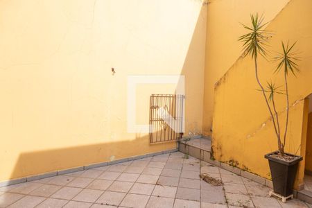 Casa à venda com 305m², 4 quartos e 3 vagas Casa à venda com 305m², 4 quartos e 3 vagasQuintal
