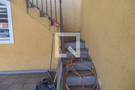 Casa à venda com 305m², 4 quartos e 3 vagas Casa à venda com 305m², 4 quartos e 3 vagasEscadas