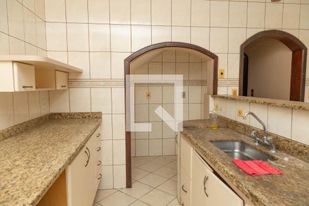 Casa à venda com 305m², 4 quartos e 3 vagas Casa à venda com 305m², 4 quartos e 3 vagasCozinha