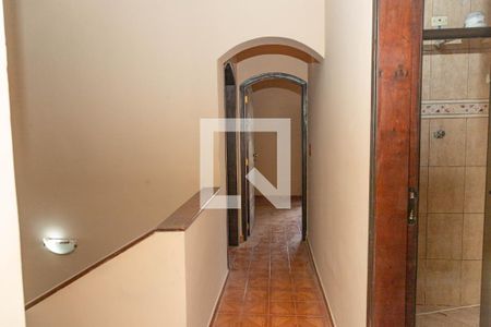 Casa à venda com 305m², 4 quartos e 3 vagas Casa à venda com 305m², 4 quartos e 3 vagasCorredor