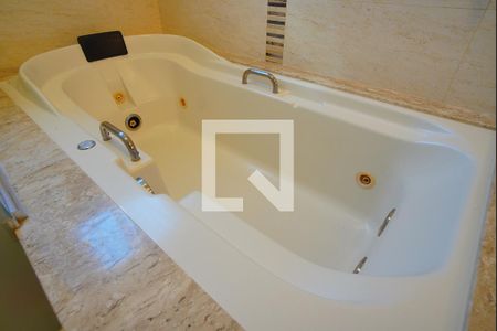 Casa à venda com 400m², 6 quartos e 4 vagasBanheiro da Suíte 3