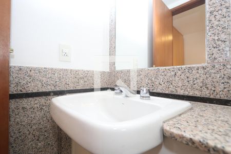 Apartamento à venda com 224m², 4 quartos e 4 vagasBanheiro da Suíte