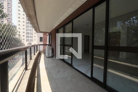 Apartamento à venda com 224m², 4 quartos e 4 vagasVaranda