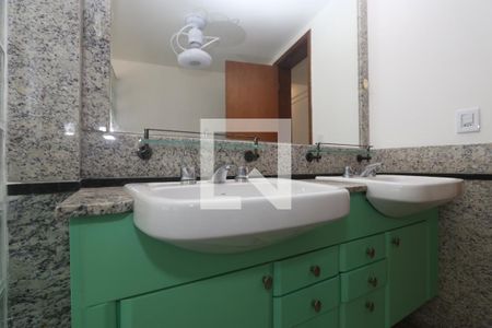 Apartamento à venda com 224m², 4 quartos e 4 vagasBanheiro da Suíte 4