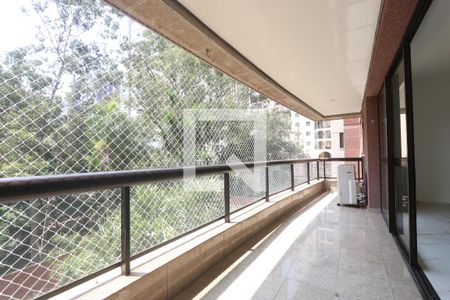 Apartamento à venda com 224m², 4 quartos e 4 vagasVaranda
