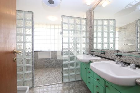 Apartamento à venda com 224m², 4 quartos e 4 vagasBanheiro da Suíte 4