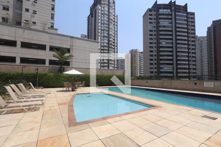 Apartamento à venda com 224m², 4 quartos e 4 vagasÁrea comum - Piscina