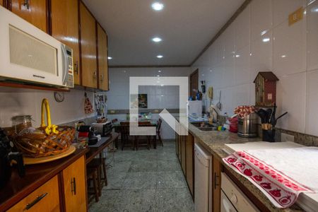 Apartamento à venda com 345m², 5 quartos e 4 vagasCozinha e Área de Serviço