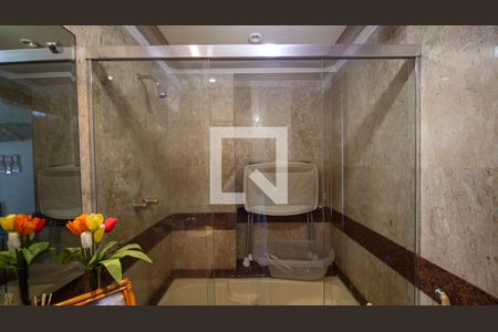 Apartamento à venda com 345m², 5 quartos e 4 vagasBanheiro da Suíte 2