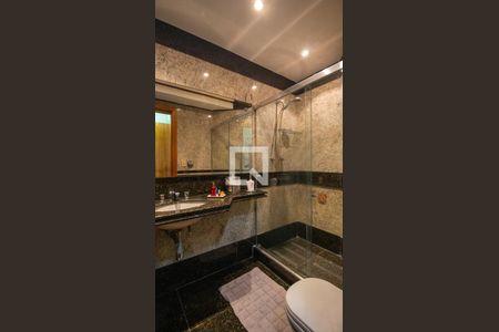 Apartamento à venda com 345m², 5 quartos e 4 vagasBanheiro da Suíte 1