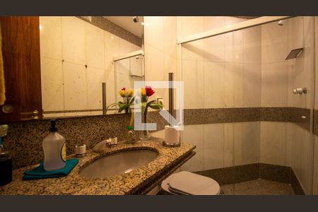 Apartamento à venda com 345m², 5 quartos e 4 vagasBanheiro da Suíte 3