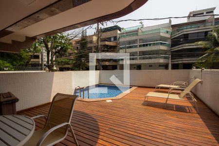 Apartamento à venda com 345m², 5 quartos e 4 vagasÁrea Comum - Piscina