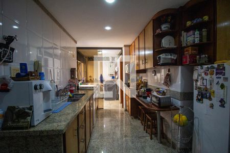 Apartamento à venda com 345m², 5 quartos e 4 vagasCozinha e Área de Serviço