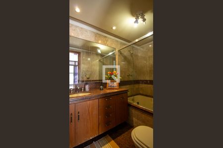 Apartamento à venda com 345m², 5 quartos e 4 vagasBanheiro da Suíte 2