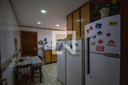 Apartamento à venda com 345m², 5 quartos e 4 vagasCozinha e Área de Serviço