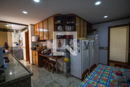 Apartamento à venda com 345m², 5 quartos e 4 vagasCozinha e Área de Serviço