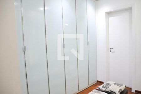Apartamento à venda com 221m², 4 quartos e 4 vagas Apartamento à venda com 221m², 4 quartos e 4 vagasCloset - Quarto 3