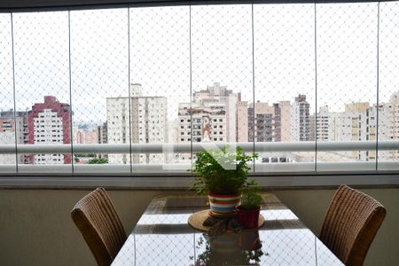 Apartamento à venda com 221m², 4 quartos e 4 vagas Apartamento à venda com 221m², 4 quartos e 4 vagasVaranda