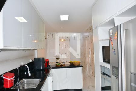 Apartamento à venda com 221m², 4 quartos e 4 vagas Apartamento à venda com 221m², 4 quartos e 4 vagasCozinha