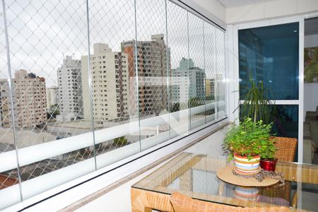 Apartamento à venda com 221m², 4 quartos e 4 vagas Apartamento à venda com 221m², 4 quartos e 4 vagasVaranda