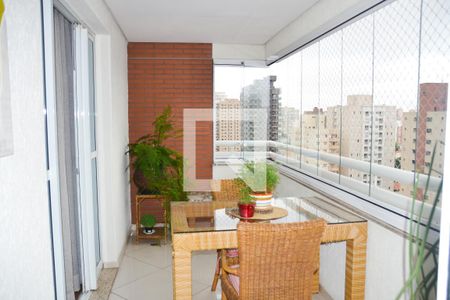 Apartamento à venda com 221m², 4 quartos e 4 vagas Apartamento à venda com 221m², 4 quartos e 4 vagasVaranda