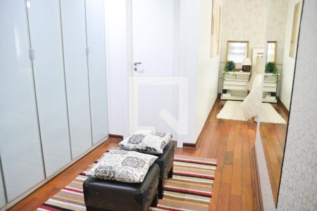 Apartamento à venda com 221m², 4 quartos e 4 vagas Apartamento à venda com 221m², 4 quartos e 4 vagasCloset - Quarto 3