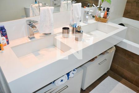 Apartamento à venda com 221m², 4 quartos e 4 vagas Apartamento à venda com 221m², 4 quartos e 4 vagasBanheiro 3