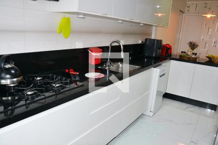 Apartamento à venda com 221m², 4 quartos e 4 vagas Apartamento à venda com 221m², 4 quartos e 4 vagasCozinha