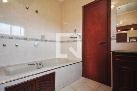 Casa para alugar com 340m², 4 quartos e 5 vagasBanheiro Suíte 2