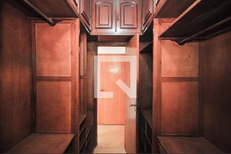 Casa para alugar com 340m², 4 quartos e 5 vagasArmário da Suíte 2