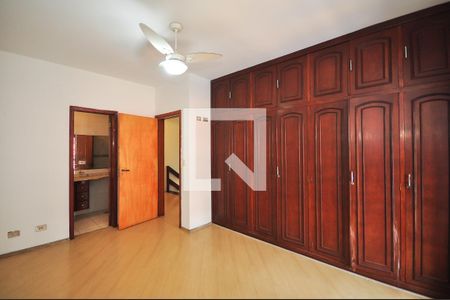 Casa para alugar com 340m², 4 quartos e 5 vagasSuíte 1