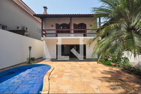 Casa para alugar com 340m², 4 quartos e 5 vagasFachada Posterior