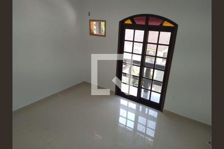 Casa à venda com 4 quartos, 215m² em Matapaca, Niterói