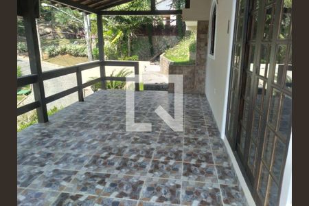 Casa à venda com 4 quartos, 215m² em Matapaca, Niterói