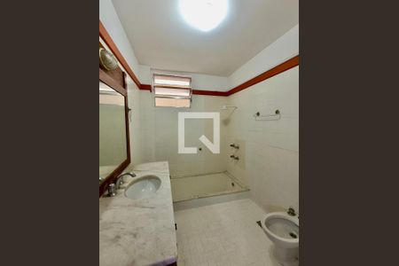 Apartamento à venda com 105m², 3 quartos e sem vagaBanheiro social