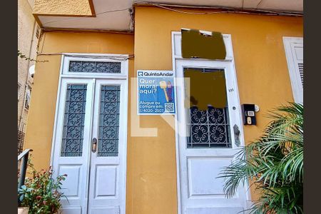 Apartamento à venda com 105m², 3 quartos e sem vagaFachada com cartaz QA