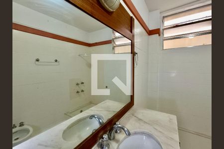 Apartamento à venda com 105m², 3 quartos e sem vagaBanheiro social