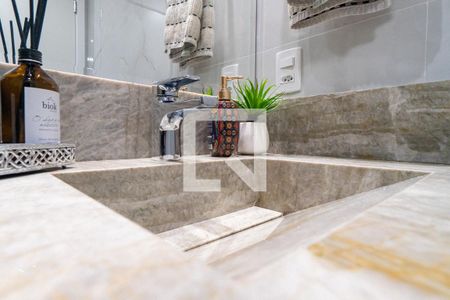 Apartamento à venda com 81m², 2 quartos e 1 vagaBanheiro Social Detalhe