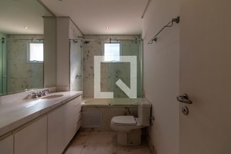 Banheiro 1 - suíte 1 de apartamento à venda com 3 quartos, 202m² em Itaim Bibi, São Paulo