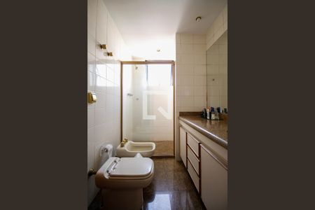 Apartamento à venda com 240m², 4 quartos e 3 vagasBanheiro da Suíte 2