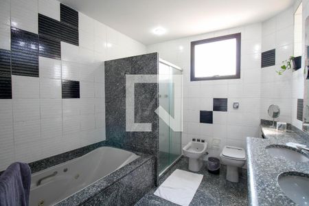 Apartamento à venda com 240m², 4 quartos e 3 vagasBanheiro da Suíte 3