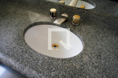 Apartamento à venda com 240m², 4 quartos e 3 vagasBanheiro da Suíte 1