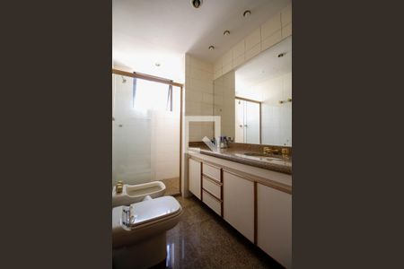 Apartamento à venda com 240m², 4 quartos e 3 vagasBanheiro da Suíte 2